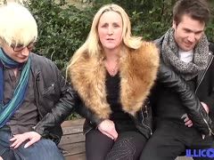 Alte Milf in der Doppelpenetration