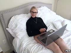 Den Arsch der geilen Stiefmami gefickt